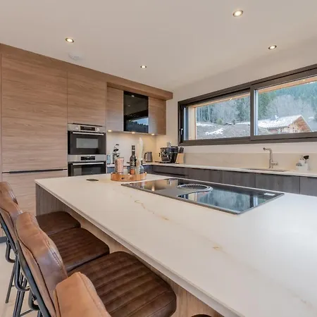 Bright And Spacious In Apartment